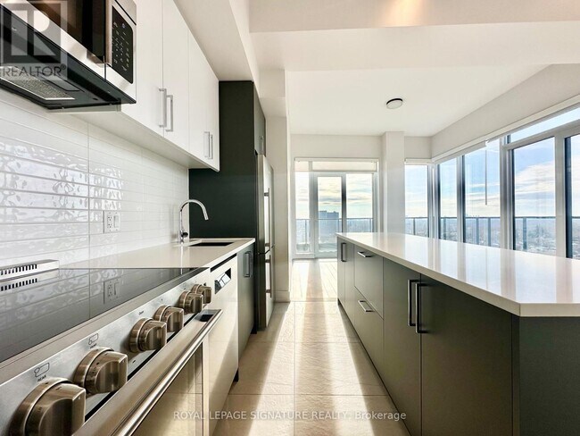 Photo du bâtiment - 2525 Bathurst St