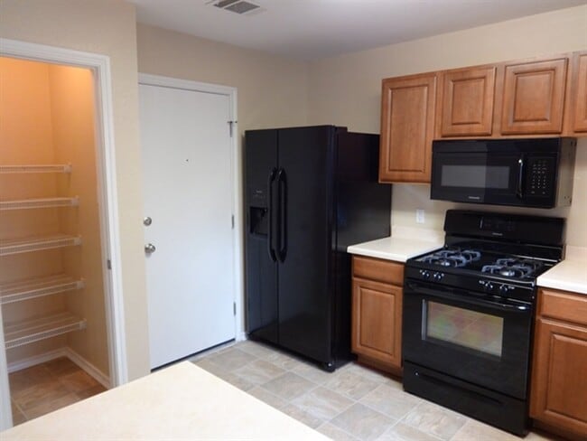 Building Photo - 2722 Wolfcreek