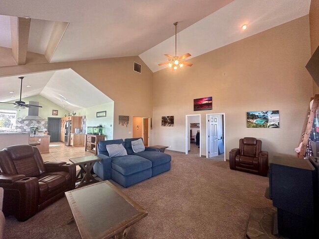 Foto del edificio - COMING SOON -For Rent: Unique 3 Bed / 2.5 ...