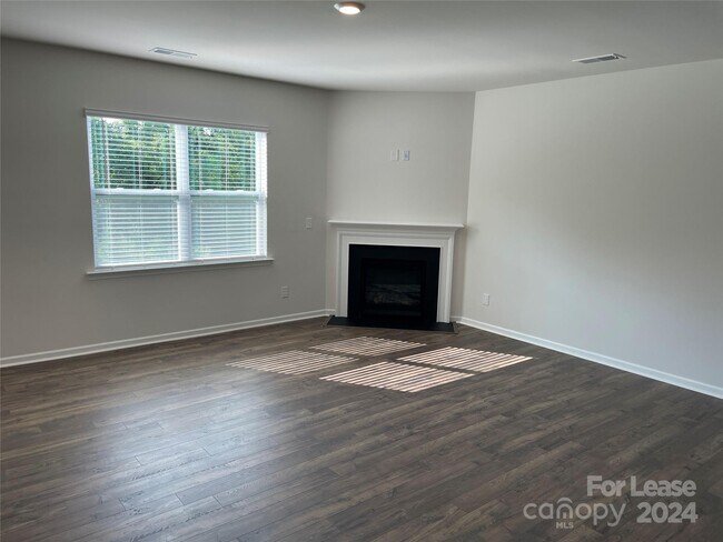 Foto del edificio - 519 Stroupe Rd