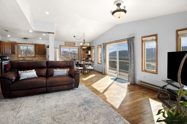 Building Photo - Enjoy Modern Comfort in This Beautiful Home!
