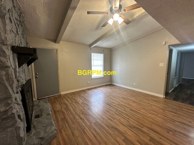 Building Photo - Fully Furnished 4 Bdrm Home