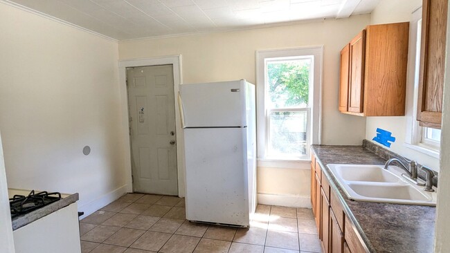 Building Photo - 3216 Maffett, 2 bedroom house with basemen...