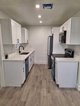 Building Photo - 1000 W 1st St