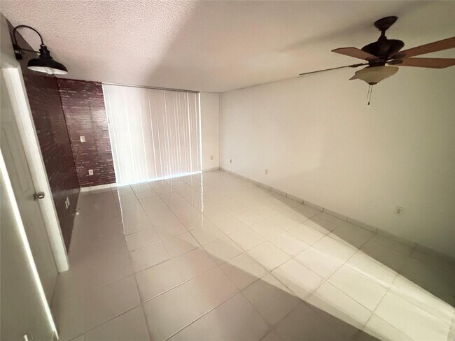 Foto del edificio - 7401 NW 16th St