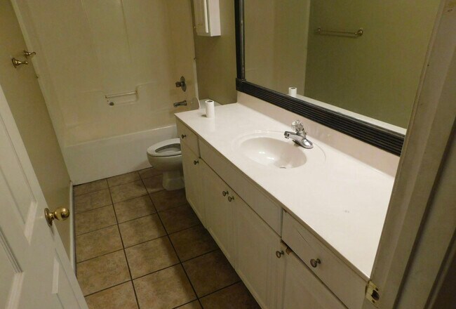 Foto del edificio - 1743 Summerwoods Ln