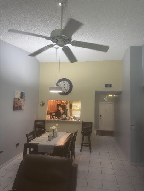 Foto del edificio - 7855 Willow Springs Dr