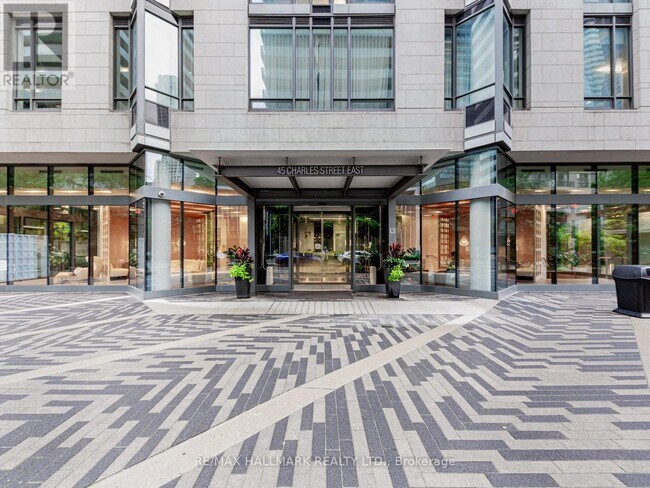 Building Photo - 45 Charles St E