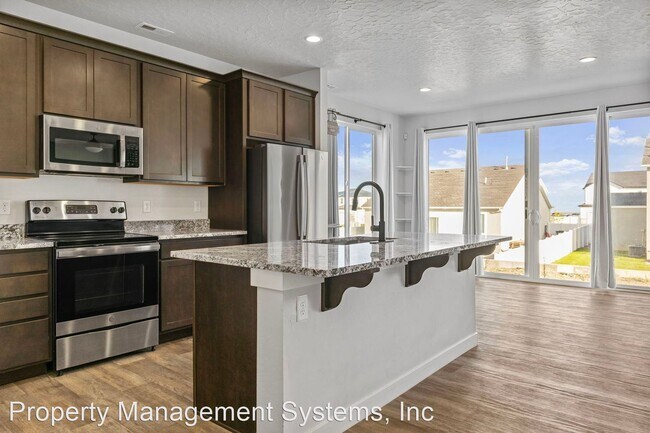 Building Photo - 5 br, 2.5 bath House - 518 W 1410 N