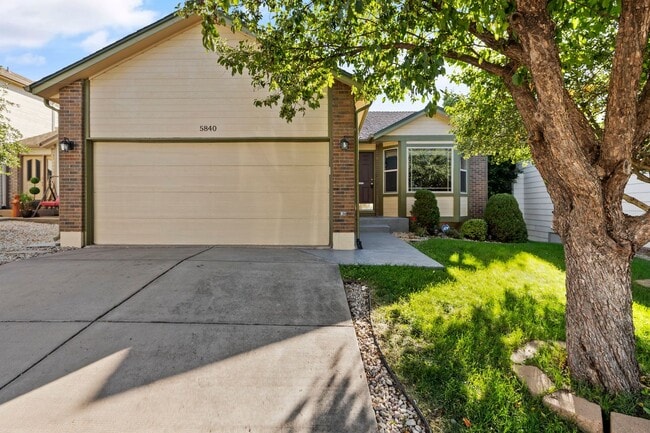 Sundown Rancher with Mountain Views, Walk-... - Sundown Rancher with Mountain Views, Walk-... House