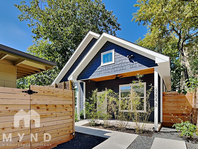 Building Photo - 5204 Huisache St