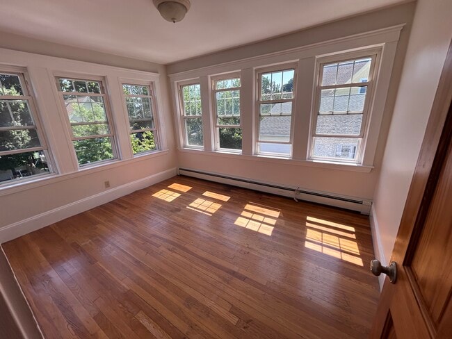 Building Photo - 7 Lorraine St