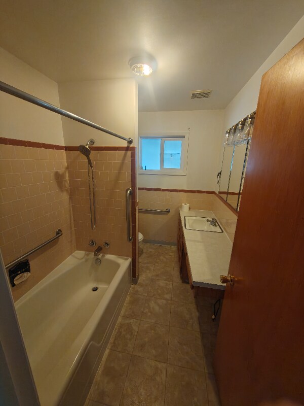 Foto del edificio - 205 Rosewood Dr