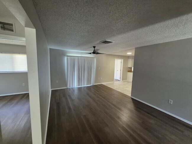 Foto del edificio - 332 Upland Ave
