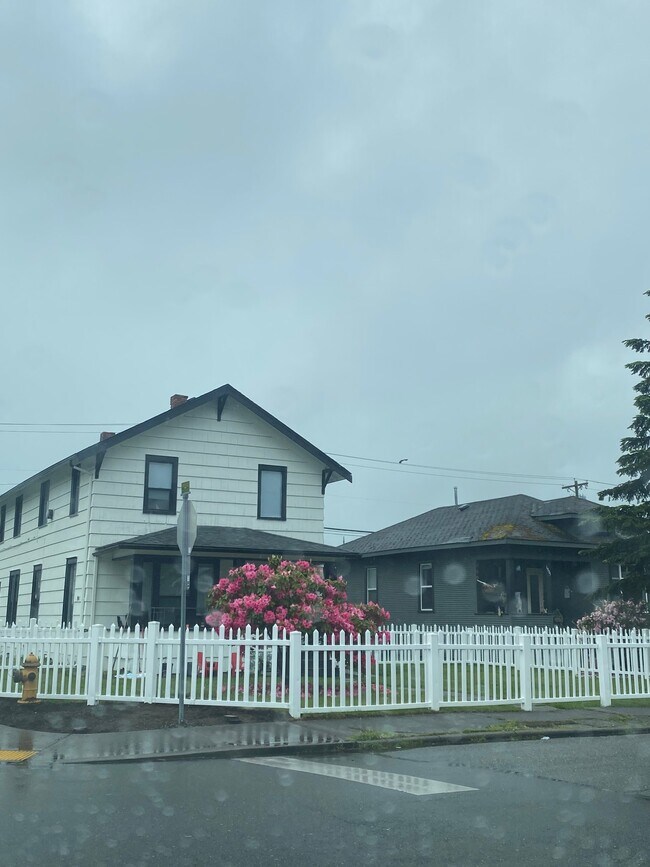 Building Photo - 1901 Lombard Ave