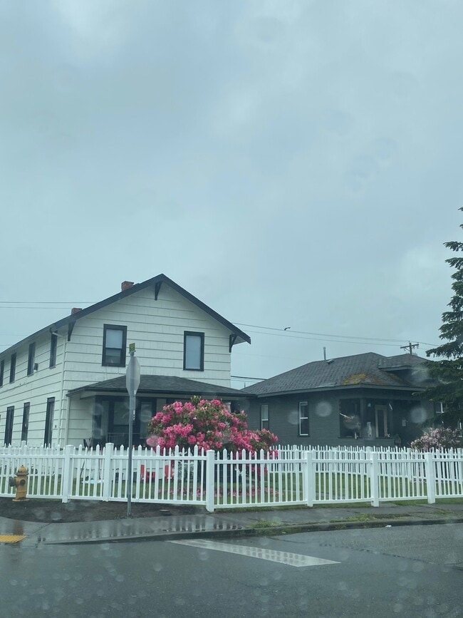Building Photo - 1901 Lombard Ave