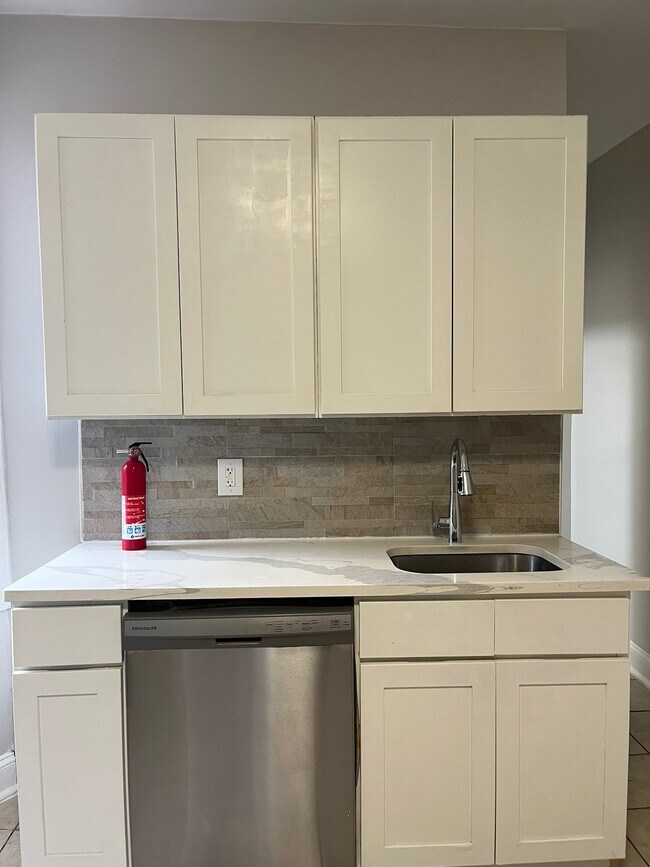 Foto del edificio - 6129 Park Ave