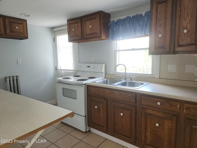 Kitchen - 359 S River St