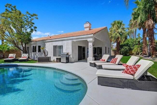 Building Photo - 41000 Carlotta Dr