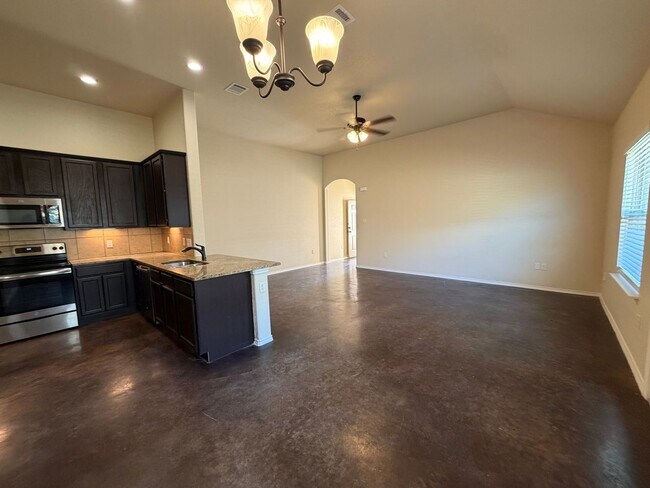 Foto del edificio - Beautiful Luxury Duplex in NBTX!