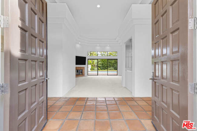 Building Photo - 3516 Malibu Country Dr