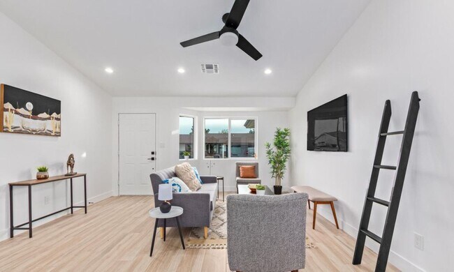 Foto del edificio - 3740 E Harmony Ave