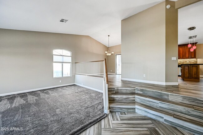 Foto del edificio - 2633 E Nance St