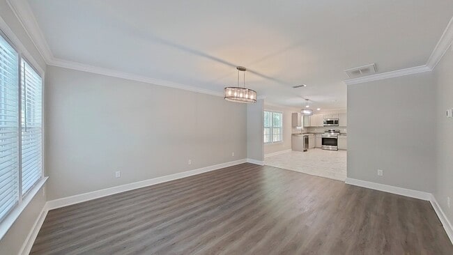 Building Photo - 211 Lucy St