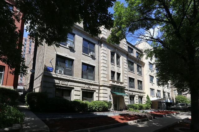 Building Photo - 544 W Wellington Ave
