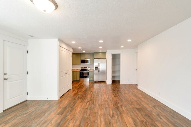 Building Photo - 1655 S Longview Rd