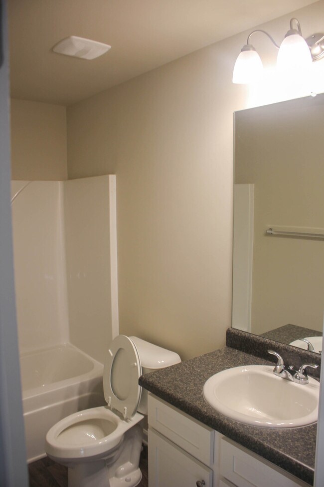 Building Photo - 345 Valley View Dr