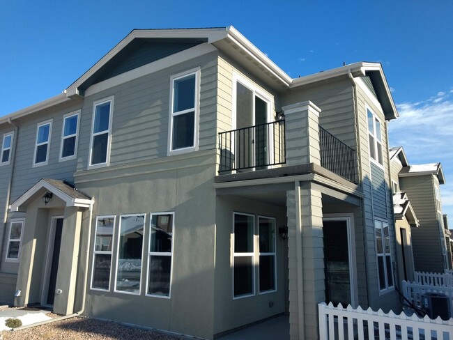 Foto del edificio - Spectacular 3 BED/2.5 BATH West Arvada Tow...