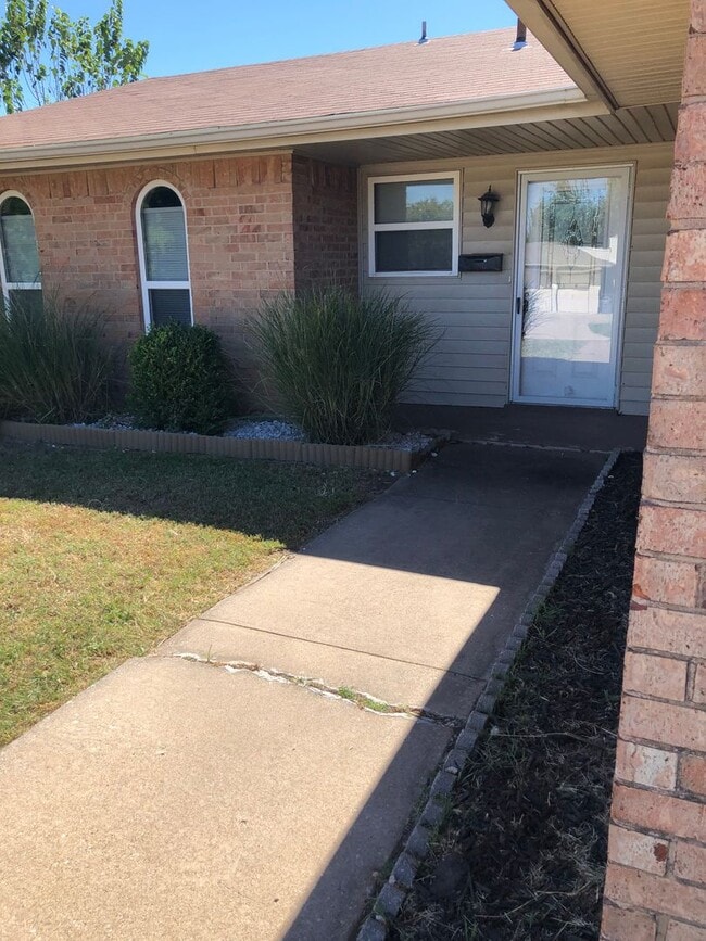 Foto del edificio - 5510 NW Cottonwood Dr