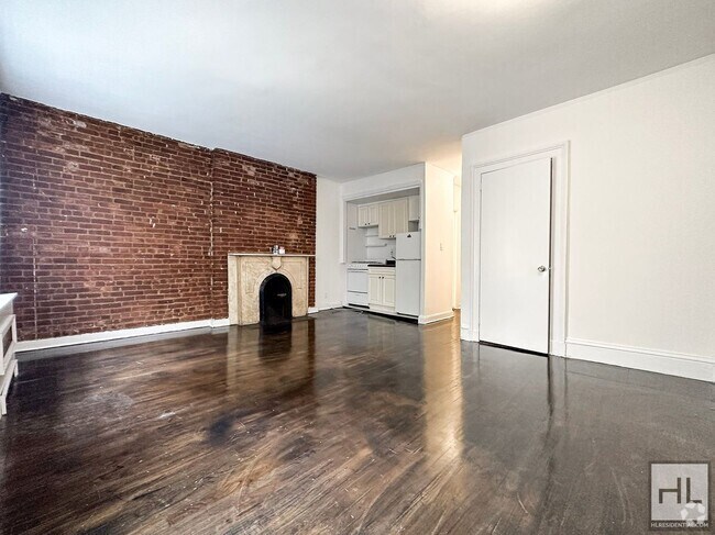 Building Photo - NO FEE Studio on Upper East Side! Won't St...