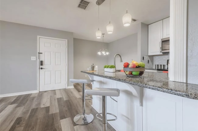 Building Photo - 1400 Gandy Blvd N