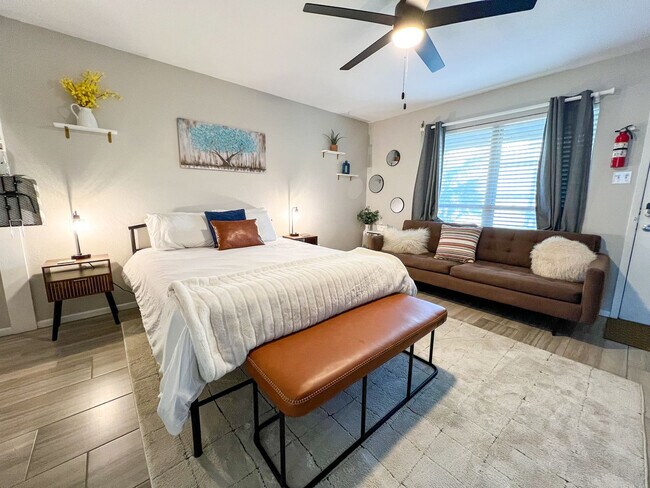 Foto del edificio - 14898 Granada Dr