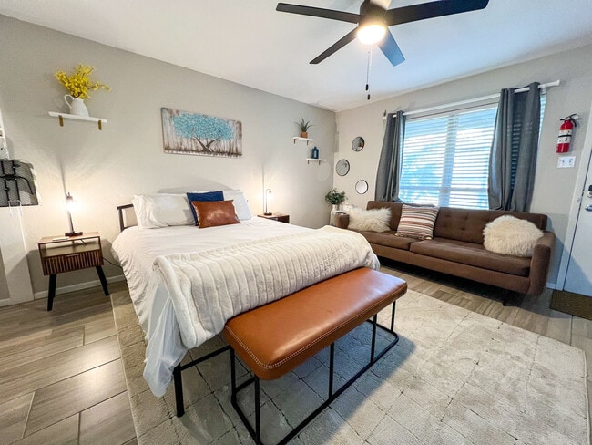 Building Photo - 14898 Granada Dr