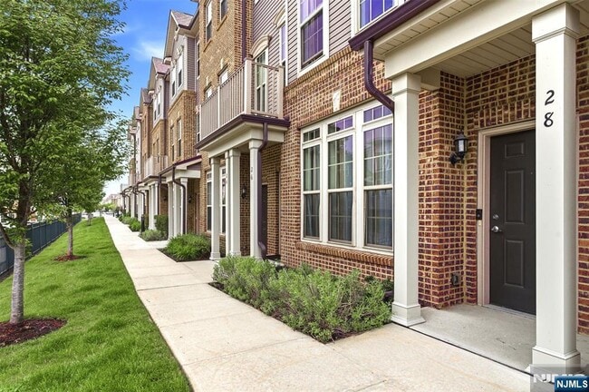 Building Photo - 28 Leahy Dr