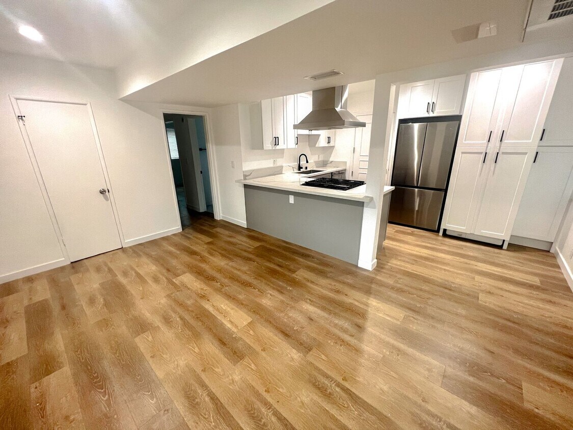Primary Photo - Modern 2-Bedroom Apartment in Inglewood – ...