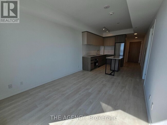 Building Photo - 7950-7950 Bathurst St