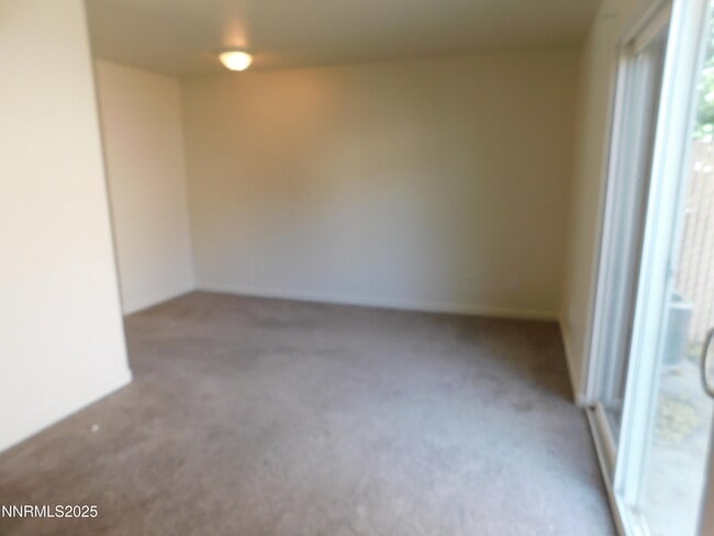 Foto del edificio - 685 Sunny Ln