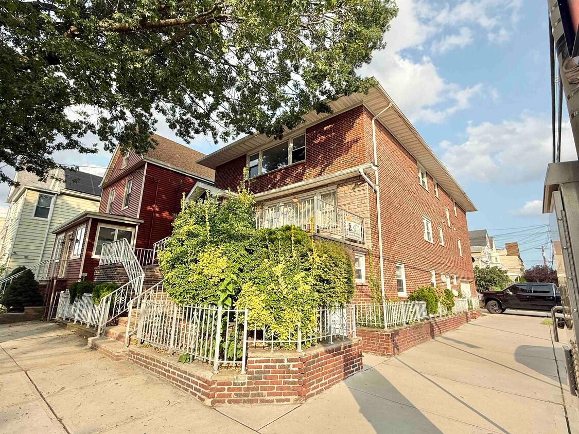 Primary Photo - 588 Avenue A