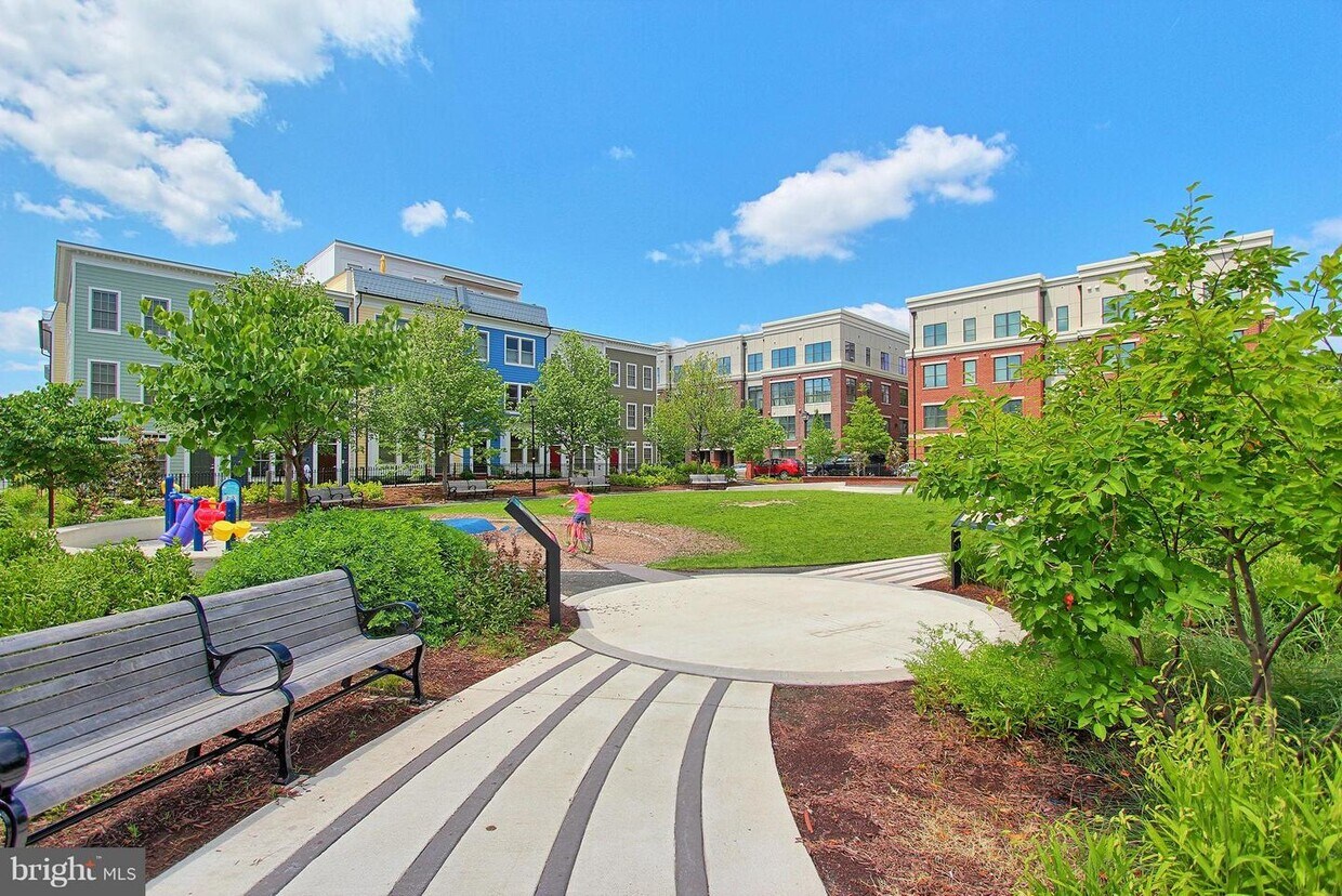 815 N Patrick St Unit 411, Alexandria, VA 22314 Room for Rent in