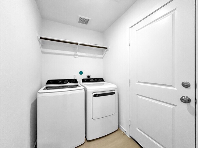 Foto del edificio - 9227 Terrace Dr