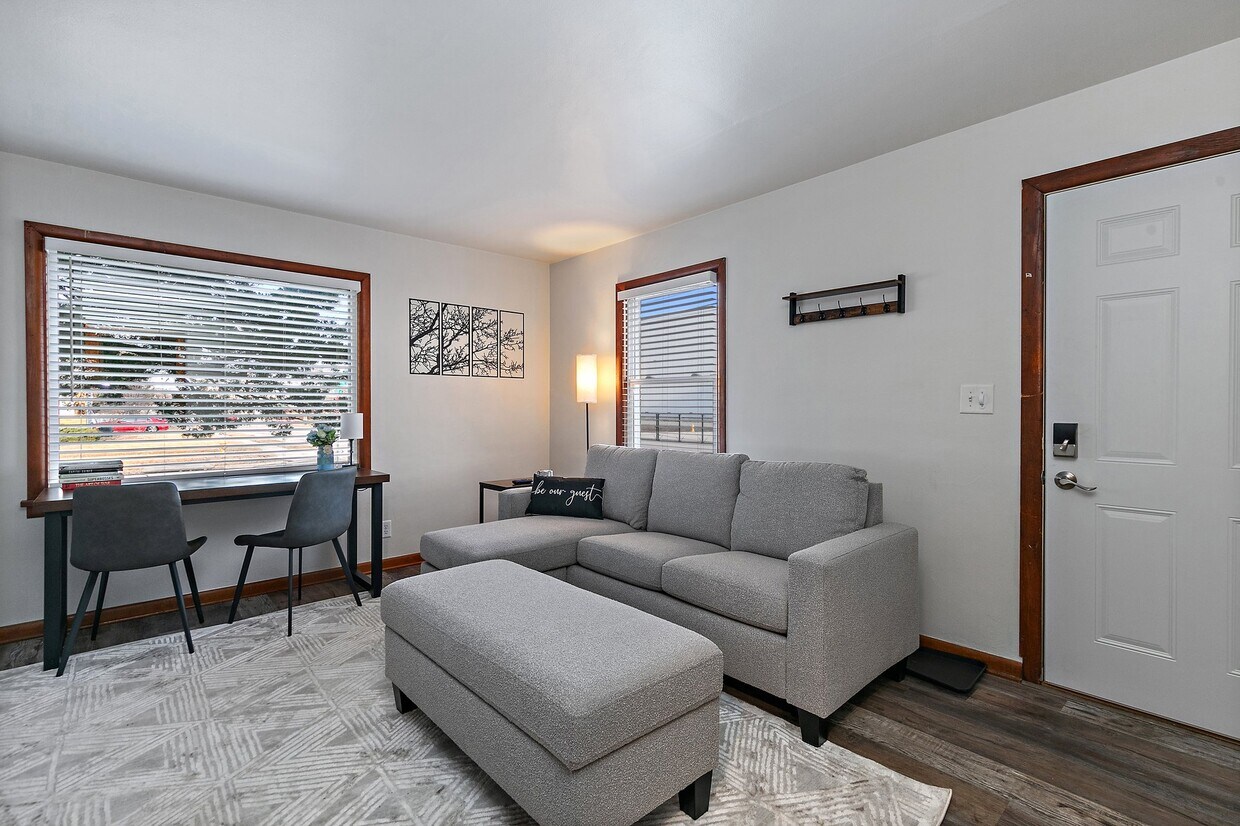 Foto principal - 2321 Logan St