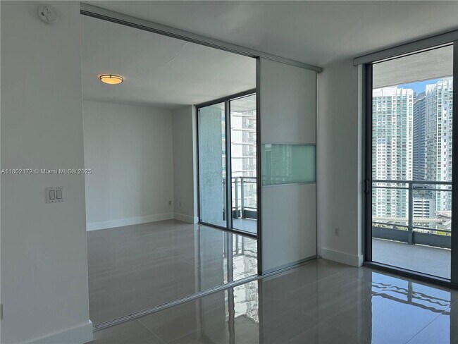 Foto del edificio - 90 SW 3rd St