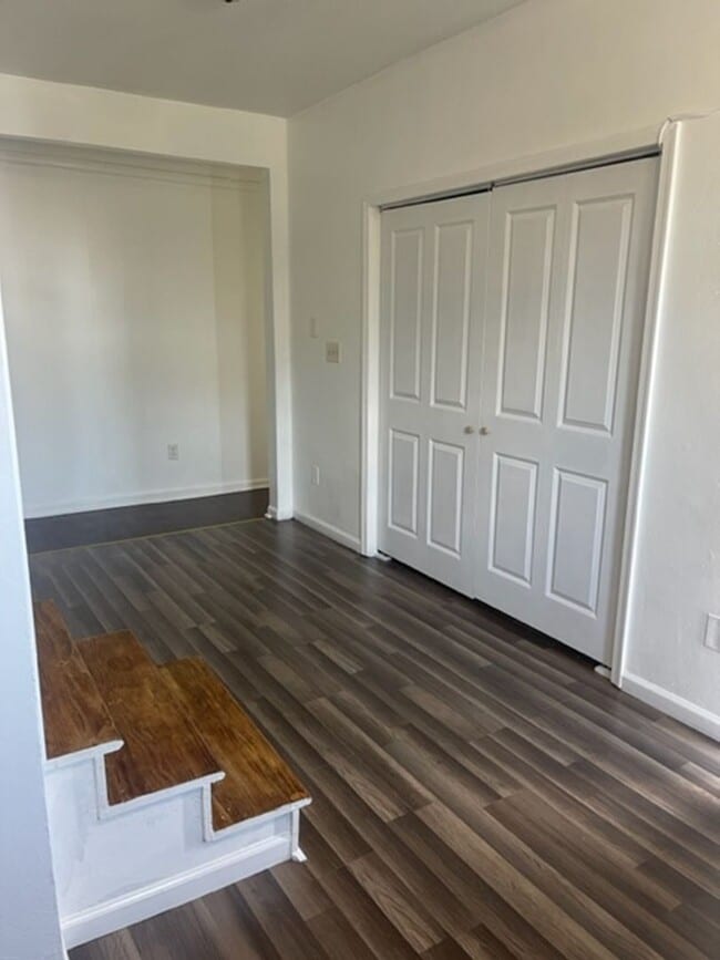 Foto del edificio - FOR RENT WILLOUBHY AREA!