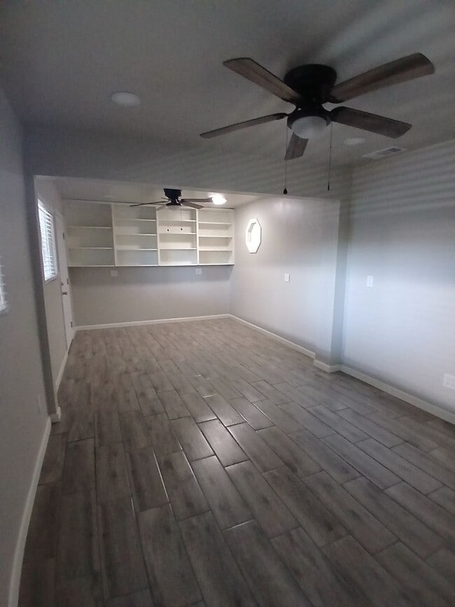 Building Photo - Spacious 2 Bedroom 1 Bath Apartment