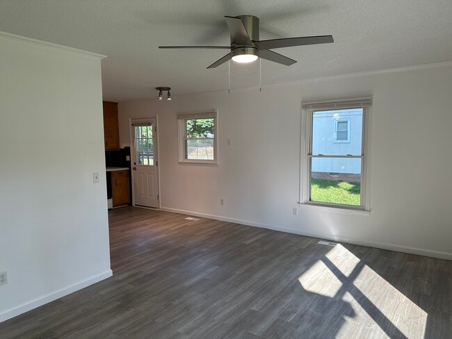 Dining area - 78A Dries Dr
