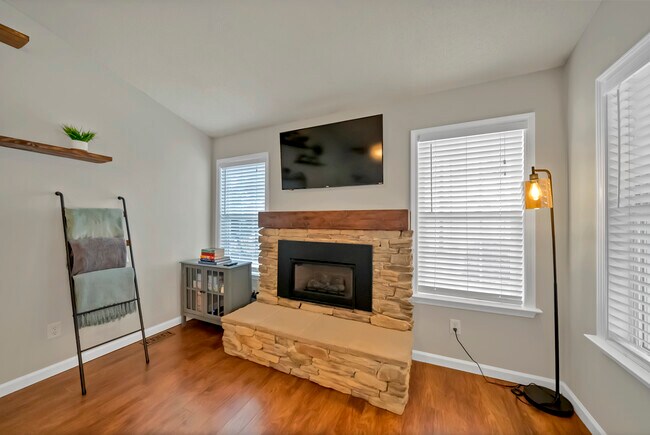 Foto del edificio - 345 Firebridge Dr